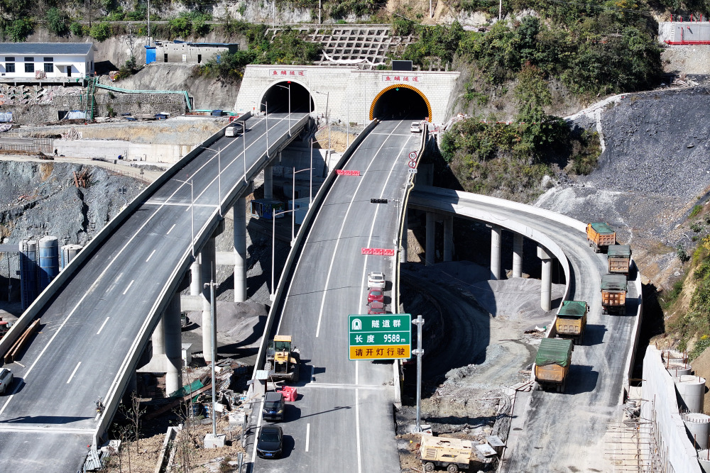 (新华全媒 )巫镇高速通车在即 陕西重庆连起高速公路新通道