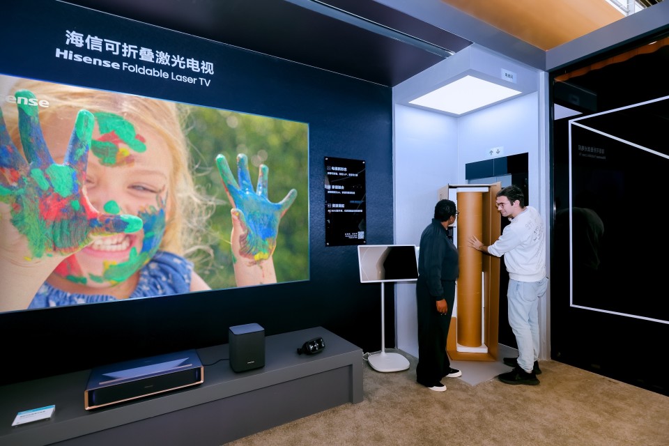 凭借纯净激光光源和纳米级控光,是真正做到"0有害蓝光"的电视,长时间