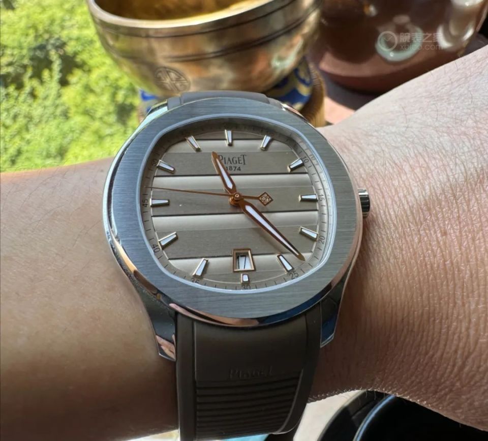 近期的首发表款来了,第一只就壕气十足