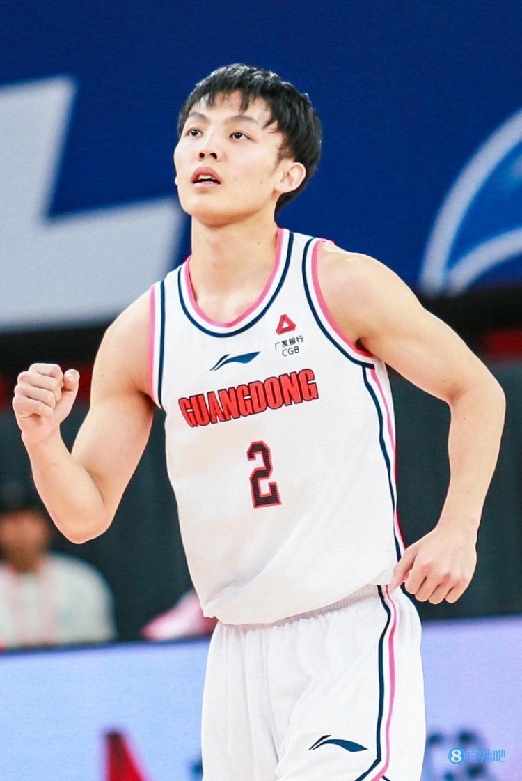 被喷防守尽是犯规徐杰回应皮特森胜利给我们数据留给你thx