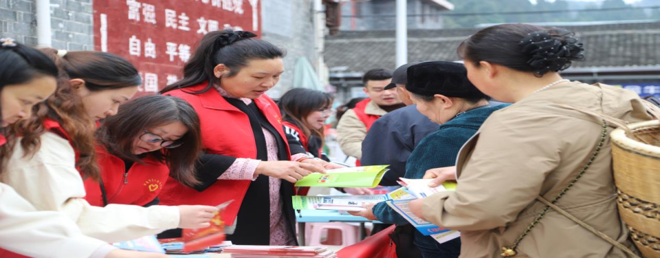 吉首市总工会开展普法宣传志愿服务活动