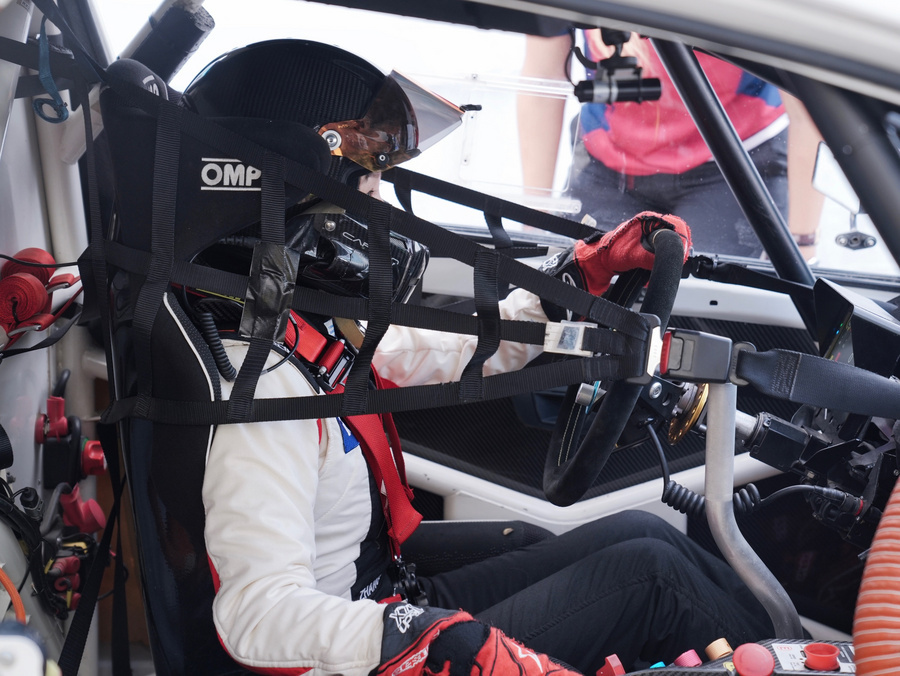 最美赛车手张岩出战世界跨界拉力锦标赛将携crx落地中国