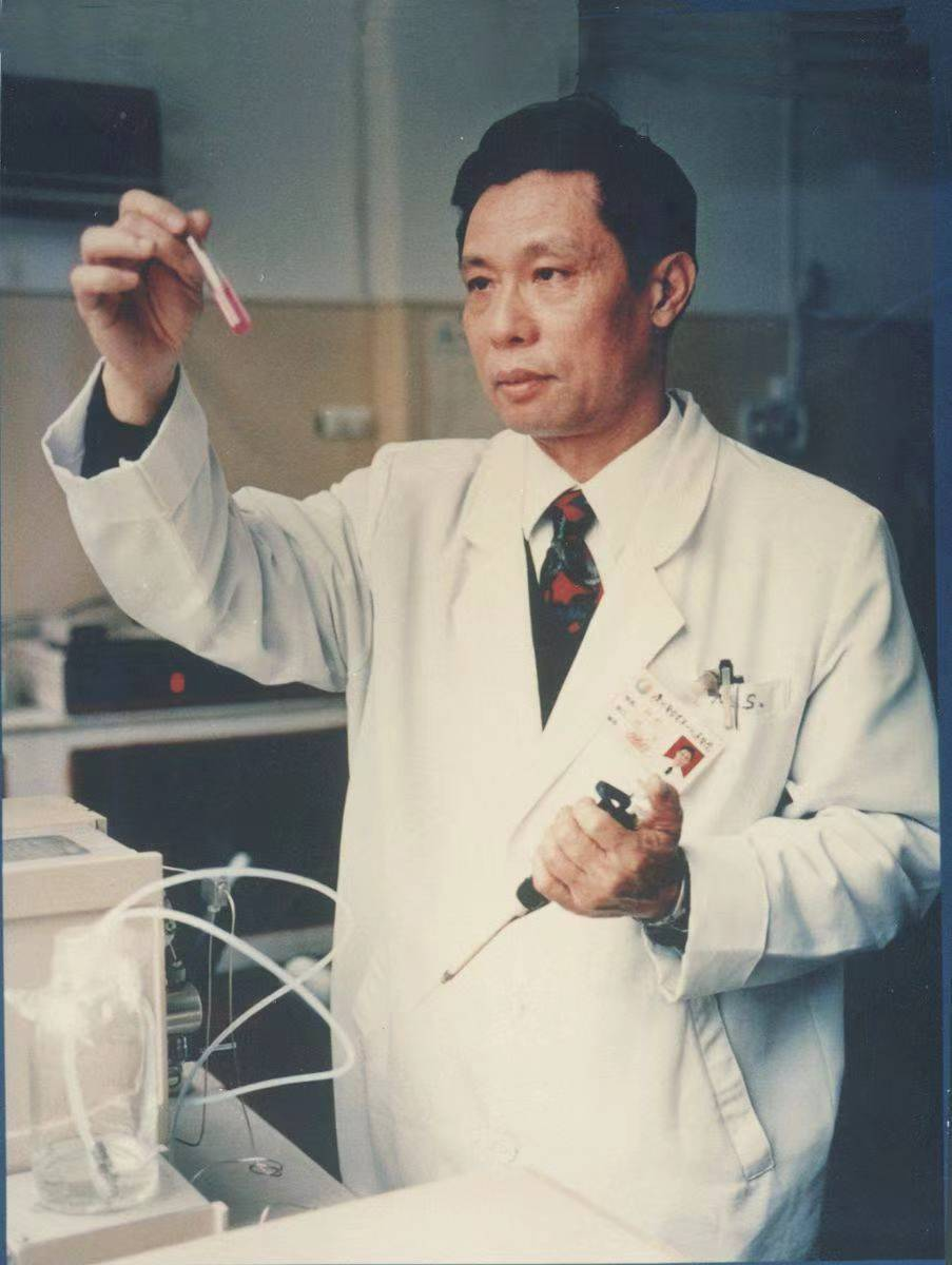 钟南山:中国医疗要走出自己的路 登别人没登过的峰|科发论坛大咖说