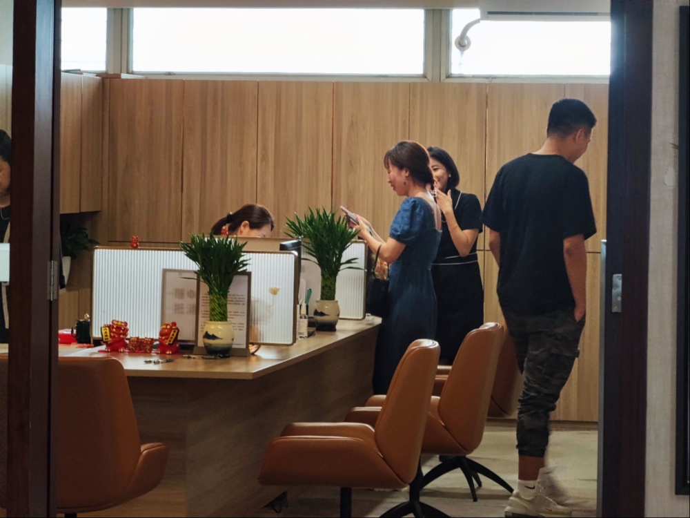 广州放开限购直击：有楼盘来访量翻三倍，有人全款买第三套房_腾讯新闻