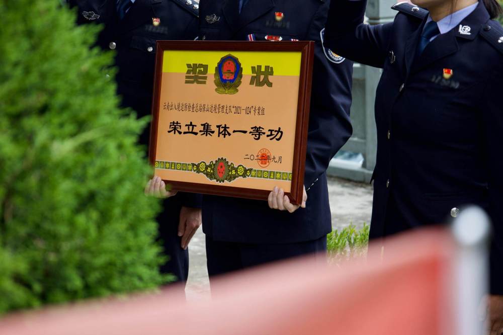 执法调查队队长安晓华在这里见到了许久"未曾谋面"的前辈