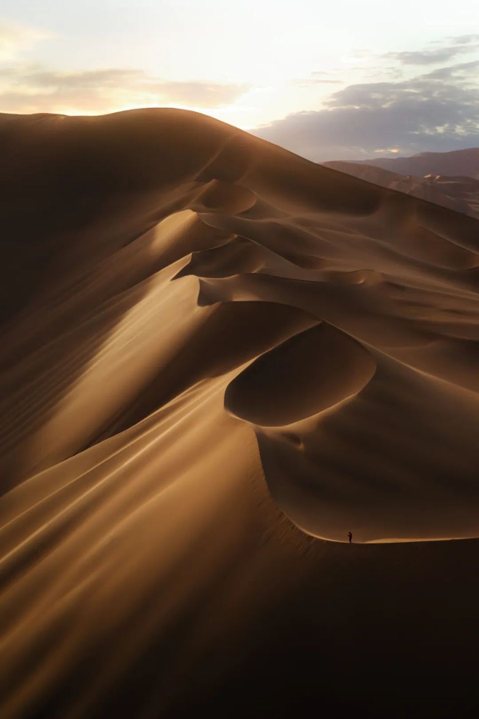 正是因此奇观,这里被《中国国家地理》评选为中国最美沙漠