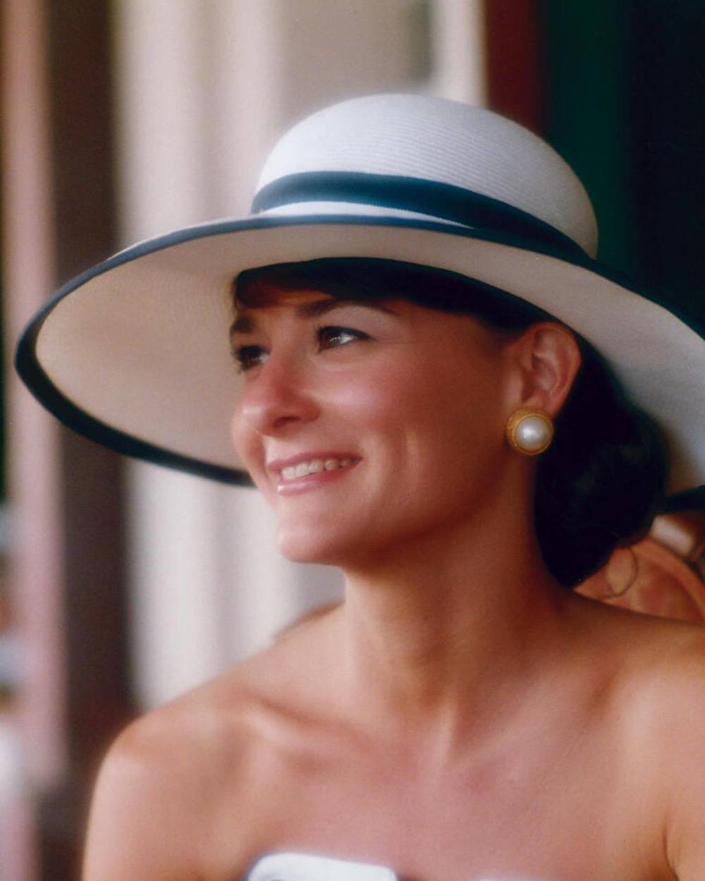 恭喜长女当硕士,58岁梅琳达单身后耀眼_腾讯新闻