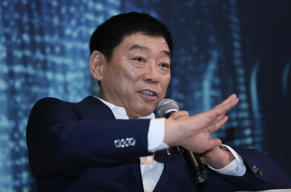 自己做什么不做什么,不是最关键的,他在意的是作为长城的创始人,自己