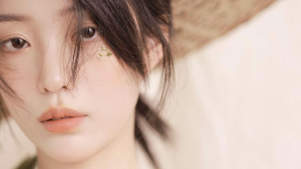 演员徐艺真(图源:个人微博)短剧的火热,也吸引越来越多的明星下场,但