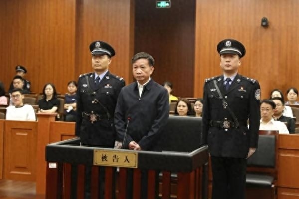 8月22日，浙江省杭州市中级人民法院公开宣判江西省政协原党组成员、副主席肖毅受贿、滥用职权一案.