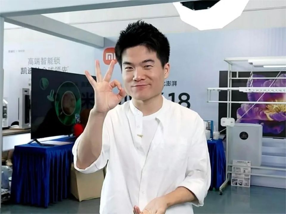 直播截图文 | 深圳特区报评论员 赵强5月28日,董宇辉带领"与辉同行"