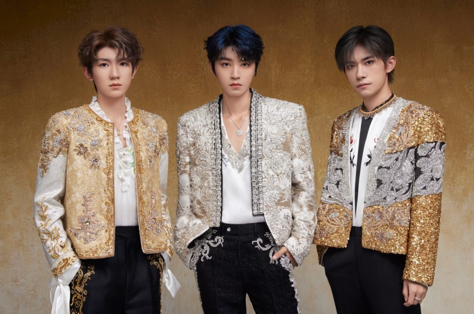 生养成模式进行明星培养,成功推出了极具影响力的超人气组合tfboys