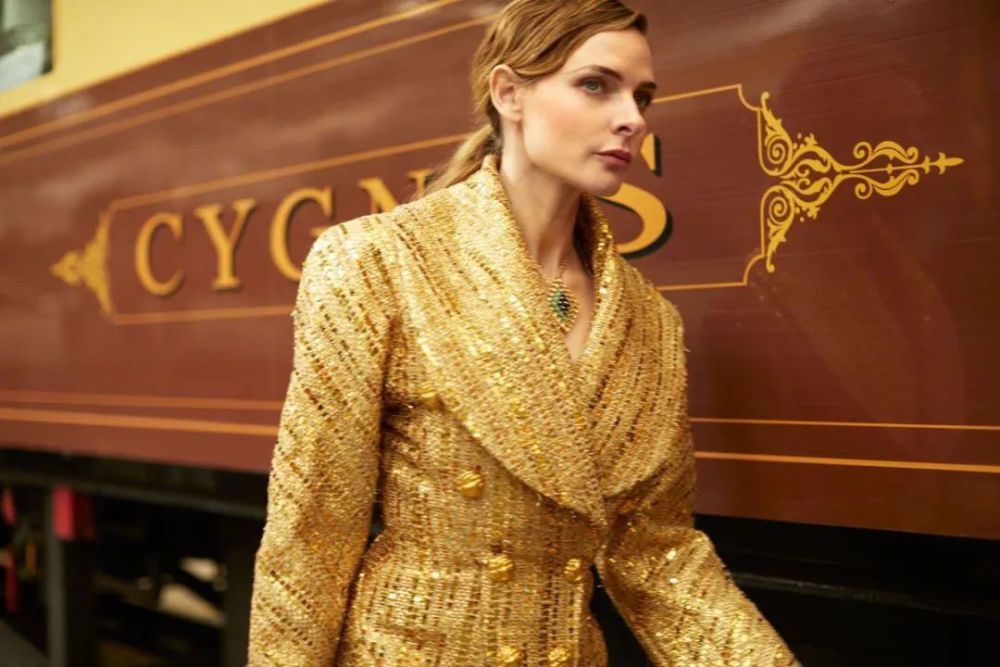 丽贝卡·弗格森回归《碟中谍7》,全新杂志大片展现高贵优雅气质_腾讯