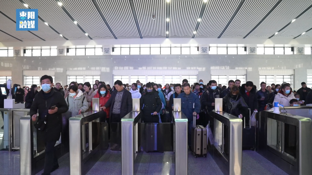 湖北枣阳火车站迎来第一个春运客流高峰期
