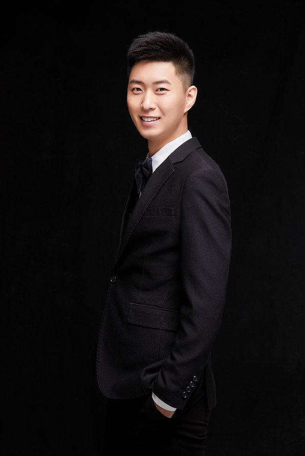 表演者:王占新,王舜二,呱嘴《走在幸福的大路上》表演者:米家良,祁慧