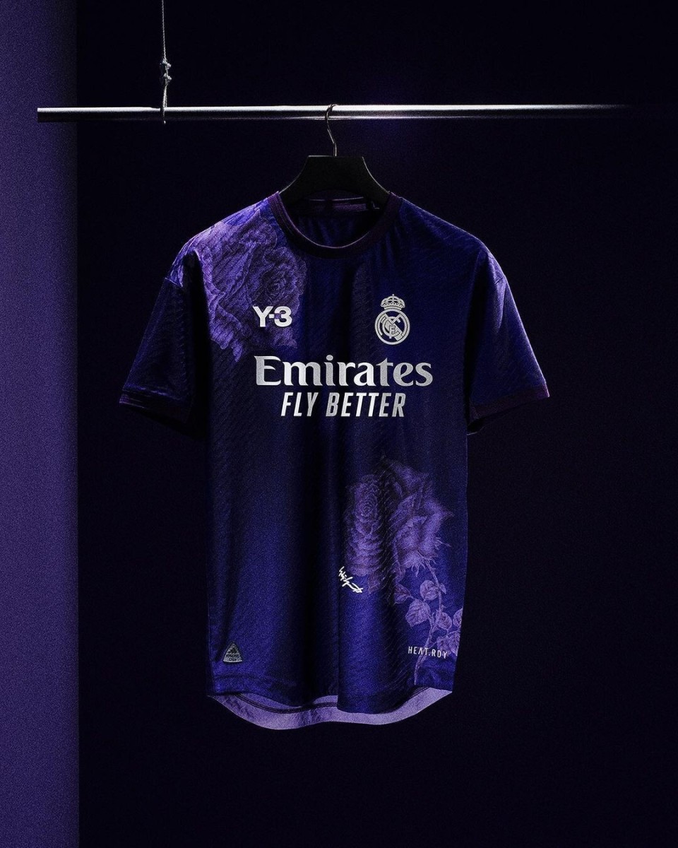 山本耀司是日本著名的服装设计师,同时也是y3品牌的创始人,y3在2014年