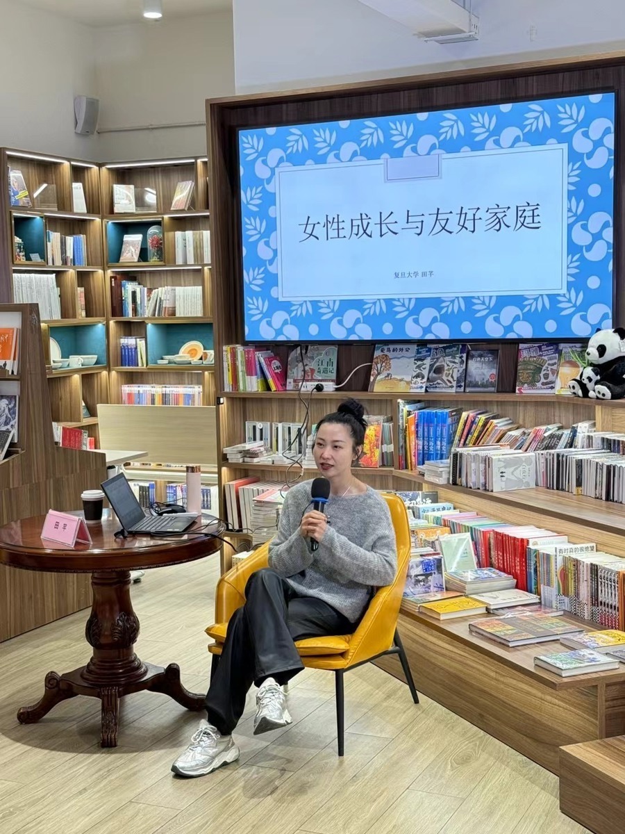 越剧名家单仰萍分享舞台姐妹幕后阅读精彩她世界