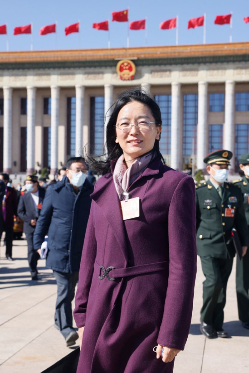 全国人大代表齐鲁制药集团有限公司总裁李燕让更多百姓在家门口看得上