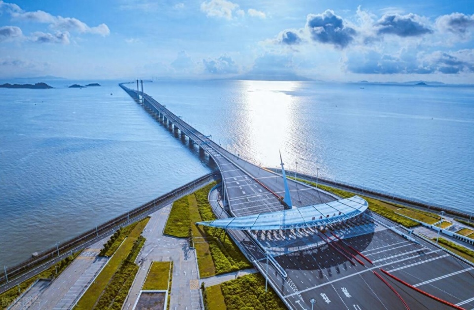 造价1200亿元的港珠澳大桥被3700辆车堵住?没你想的那么简单_腾讯新闻