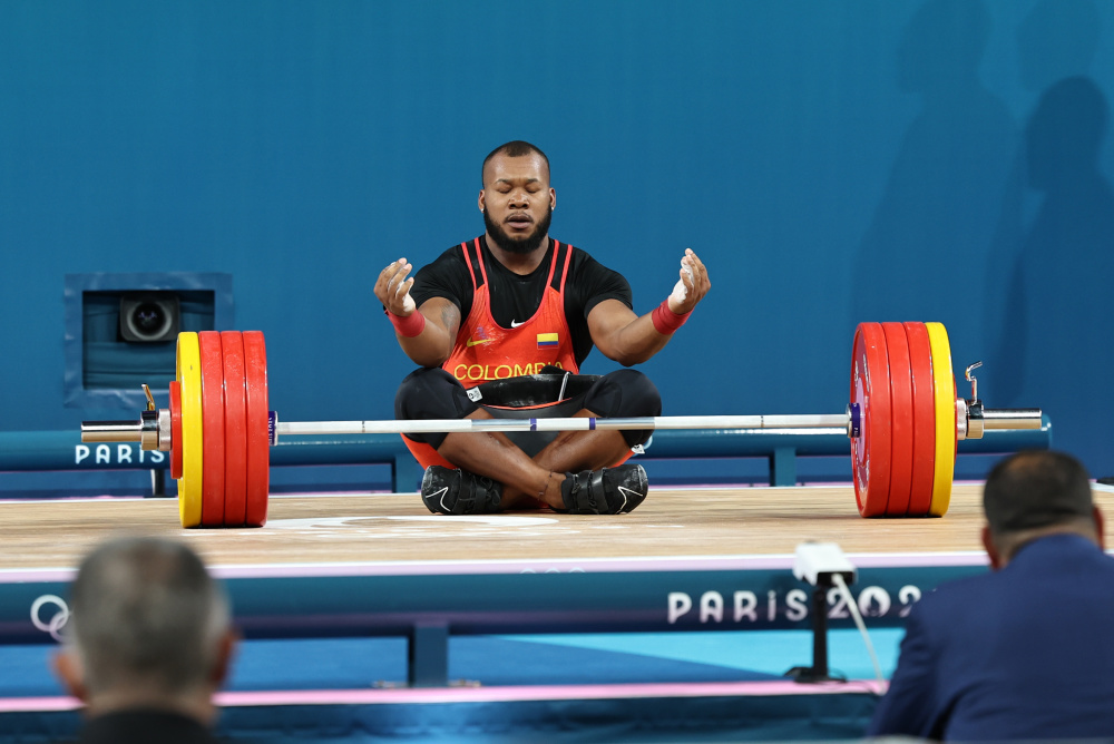 冠军保加利亚选手纳萨尔(中),亚军哥伦比亚选手洛佩兹(左),季军意大利