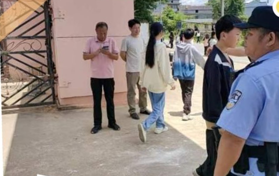 警校联手共筑校园安全——临川荣山中学增设护学岗