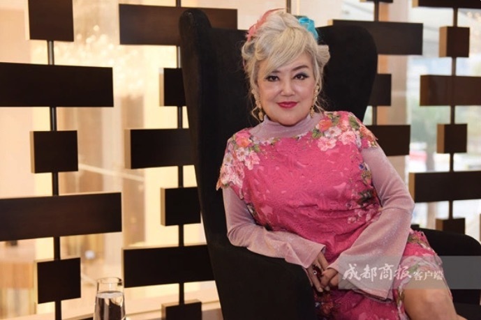 邵音音曾在2017年时,带着她主演的电影《妈咪侠》亮相成都,并接受红星