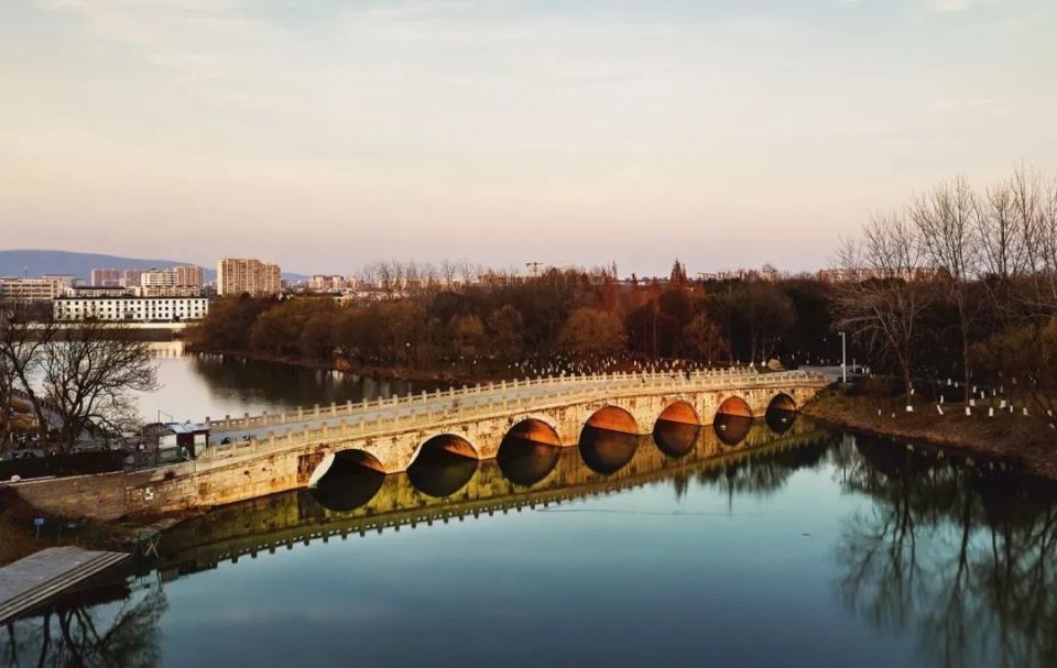 门票 | 免费开阔的草坪,澄澈的蓝天远处江景辽阔焕然一新的灯塔邀请你