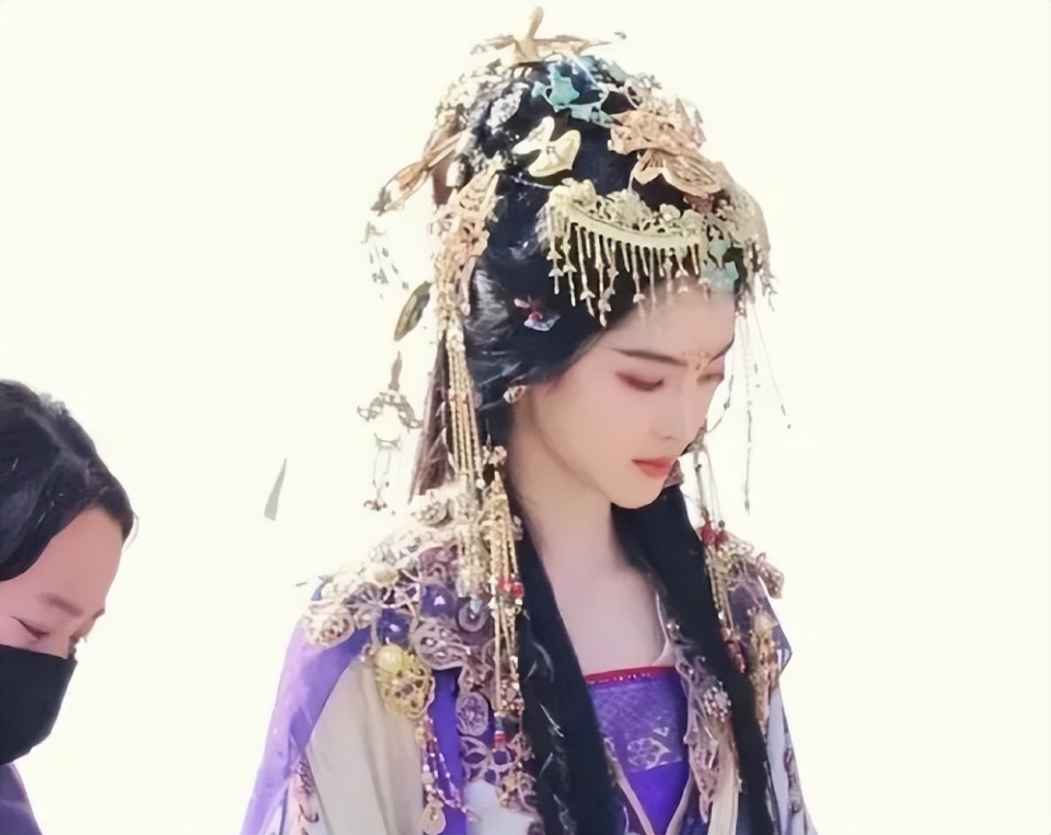 不走丧葬风,就给女演员乱搭,非遗绒花变义乌配饰,心血全打水漂