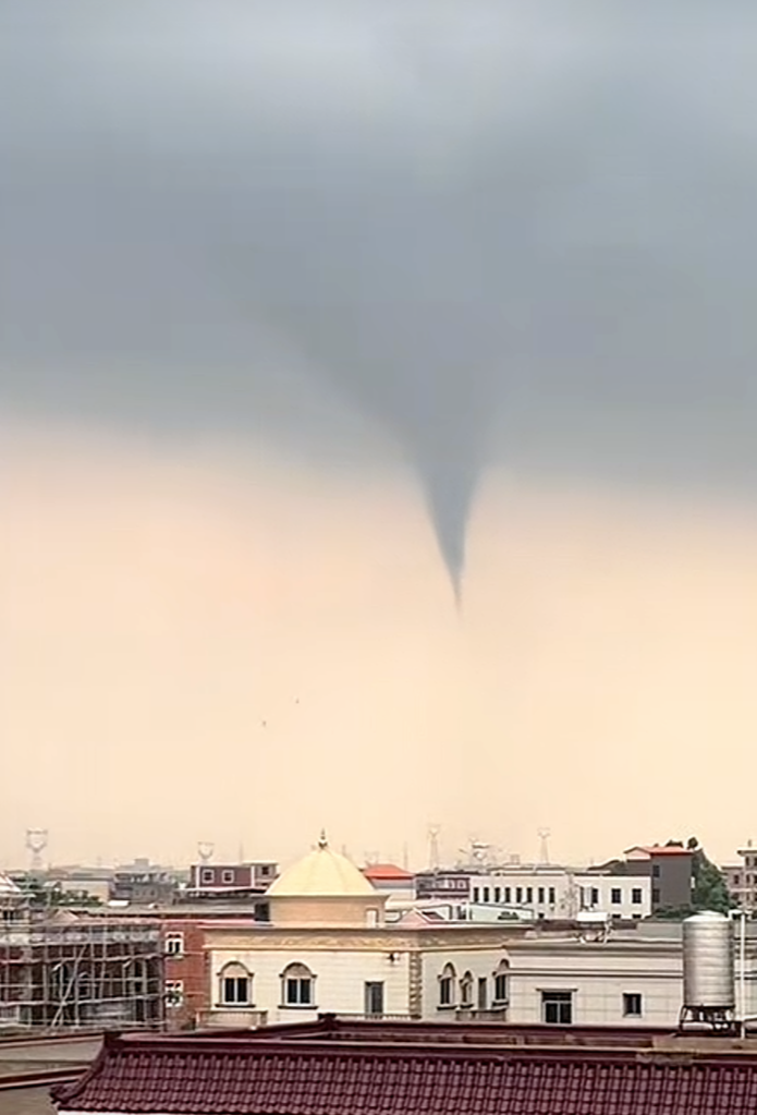 龙卷风突袭惠安!村民拍下惊悚一幕