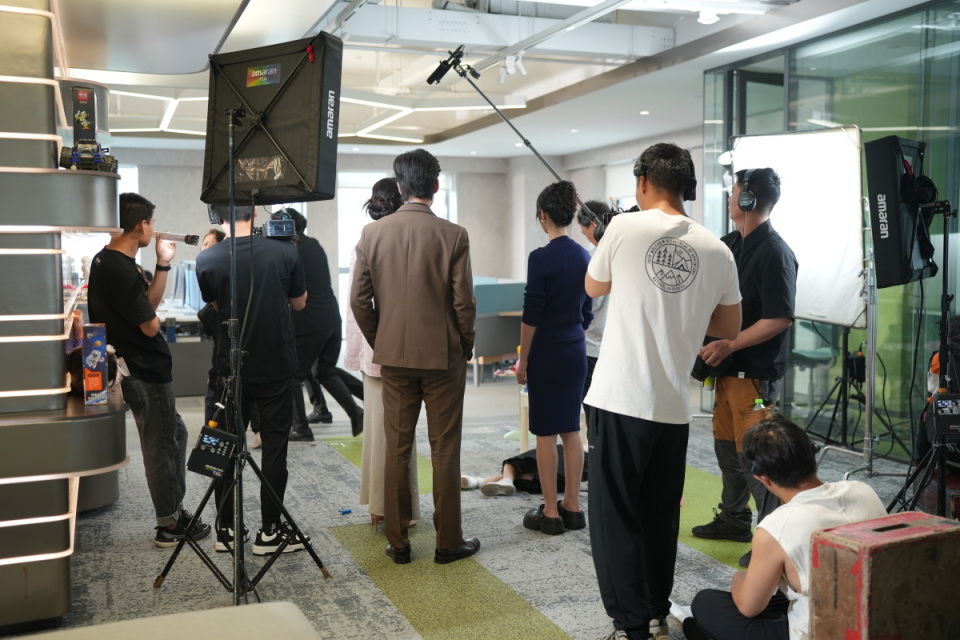 820家企业、23亿元！郑州如何打造微短剧创作之都？_腾讯新闻