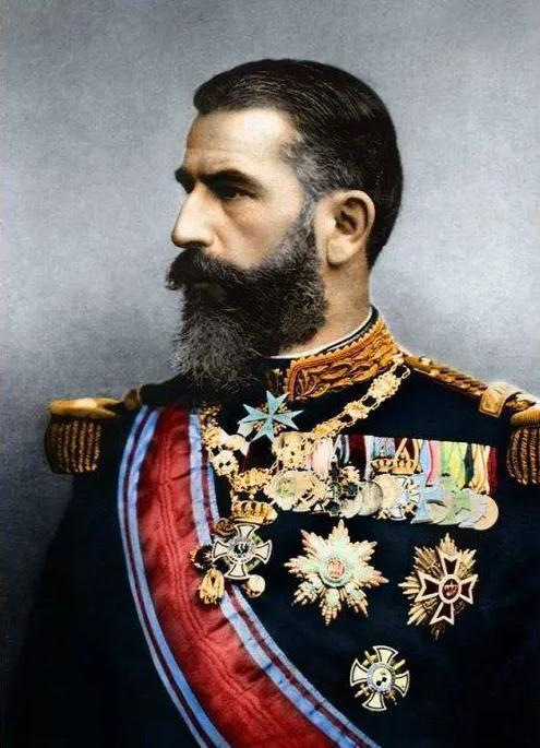 虽然卡罗尔二世不争气,但是费迪南一世还不想放弃他,其实斐迪南一世