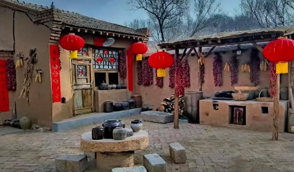 倒闭8万家!中年男人的"庇护所",为何跌下神坛?_腾讯新闻