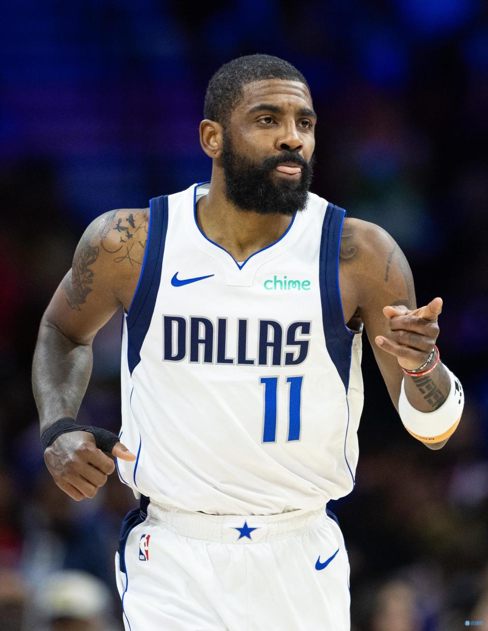 欧文谈绝杀约基奇把我逼到了三分线内用左手终结更多出于本能