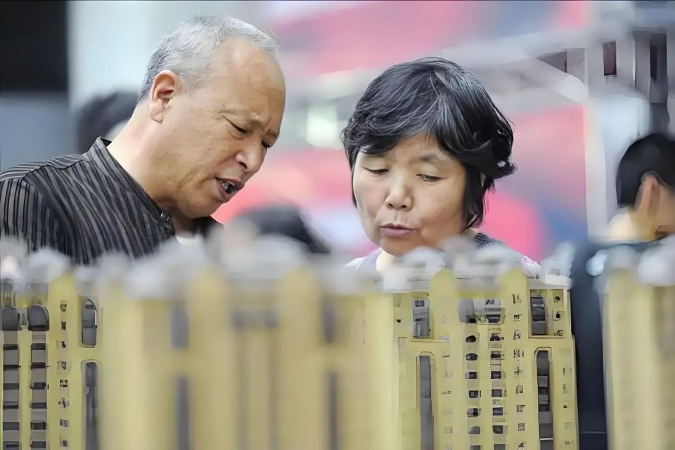 2025楼市新趋势：这类房子未来更吃香，楼层选择攻略+数据实测！_腾讯新闻