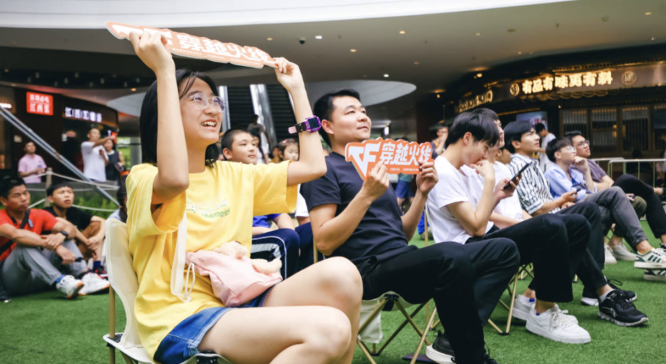 腾讯这款游戏,被「骂」了16年