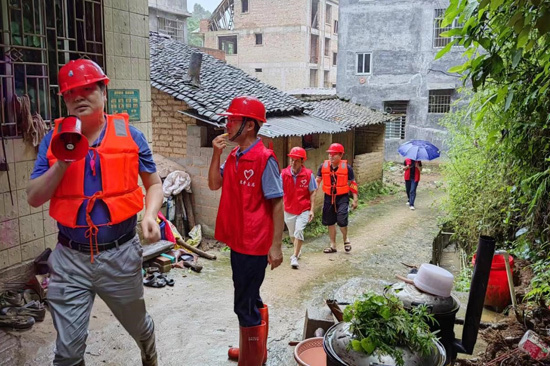 "浪平镇六江村支书廉祖旺说.为进一步做好汛期