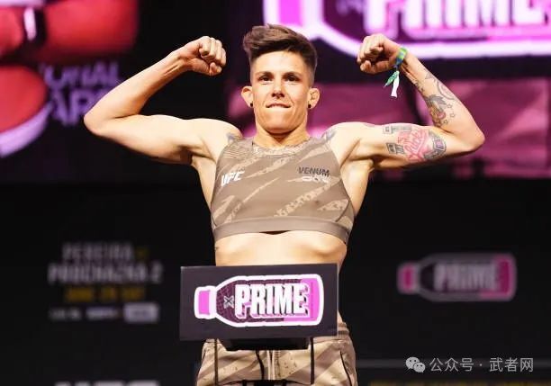 安东尼·史密斯 vs 罗曼·多利泽其他三场主赛是:安东尼·史密斯(38