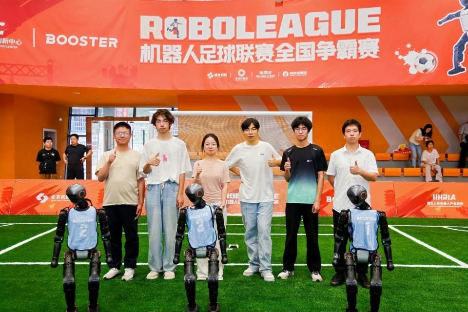 RoBoLeague机器人足球联赛全国争霸赛四强诞生！本周末总决赛巅峰对决_腾讯新闻
