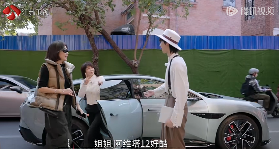 名利场||58岁的刘嘉玲，为什么还这么忙？_腾讯新闻