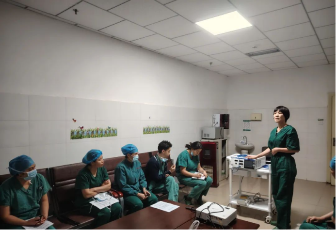 济宁医疗援疆以迎接英吉沙县人民医院"二甲"复审为契机,由专家宋建梅