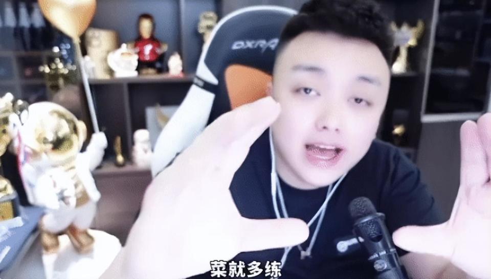 而比赛进行到一半的时候,70kg一方的现役ag选手绝迹终于忍不住暂停了