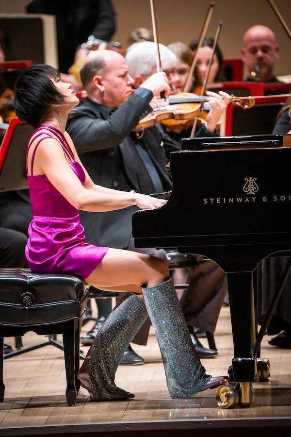 4个半小时马拉松式演出,钢琴家王羽佳惊艳"狂飙"全套拉赫_腾讯新闻