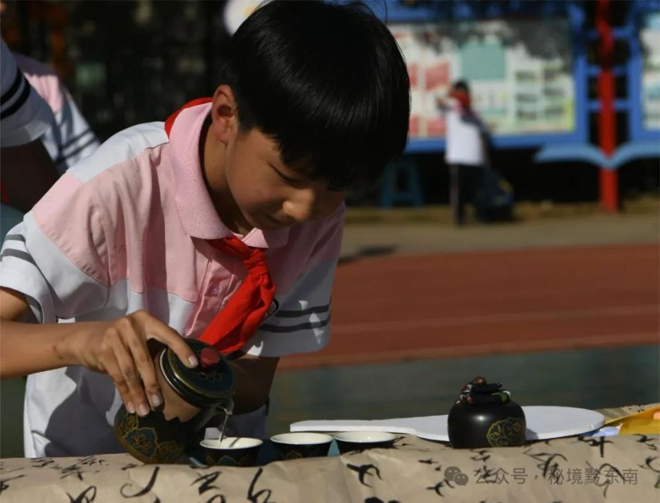 (杨仁海)据了解,除此"助农新智慧"竞技项目外,凯里市第七小学高年级组