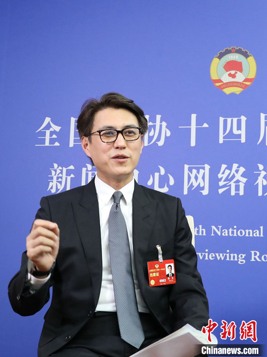 全国政协委员演员靳东戏剧表演不是简单的明星梦