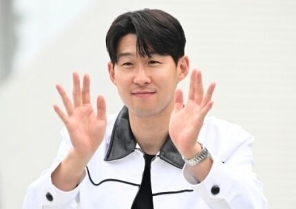 优质偶像!孙兴慜回家乡出席以自己名字命名的青少年足球赛