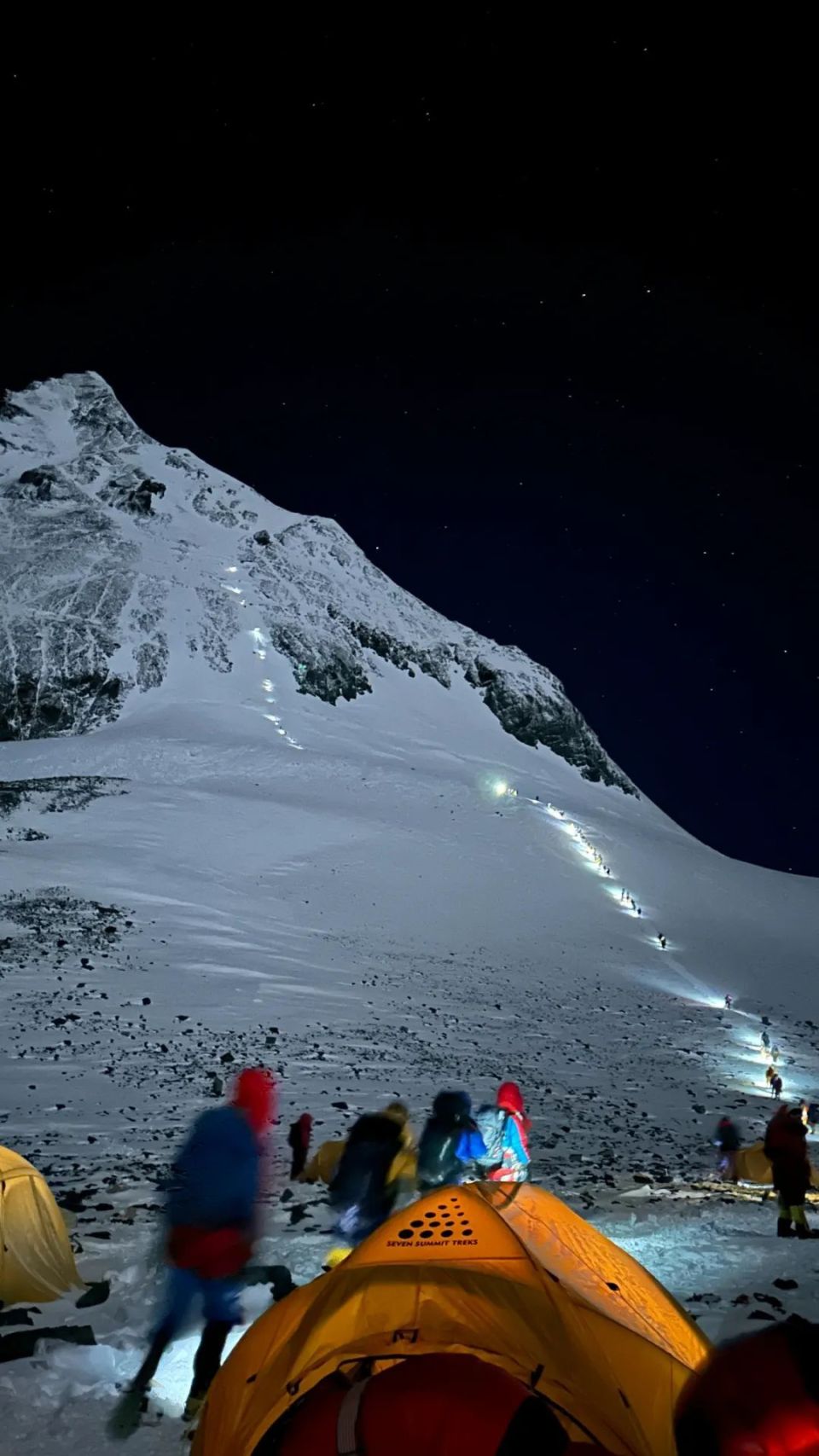 他登上珠穆朗玛峰!