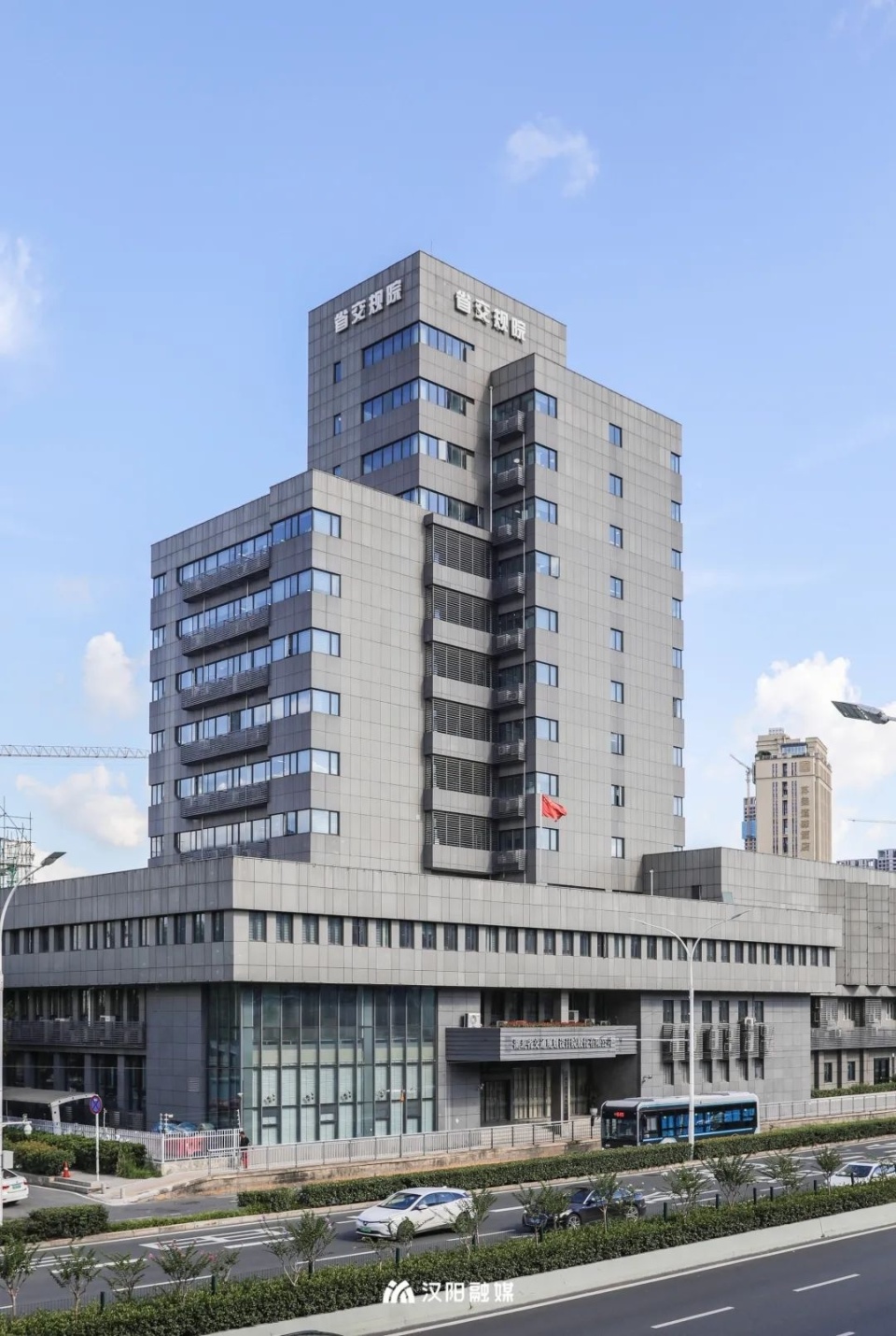 区委区政府高度重视,区商务局,江汉二桥街道等部门陪同企业先后考察