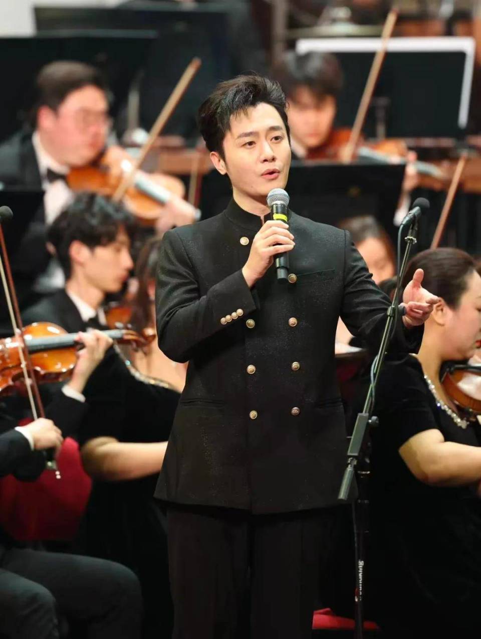阎维文领衔！这场音乐会，每一秒都值得反复回味_腾讯新闻