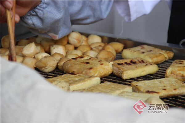 古韵新城 水墨石屏|石屏烧烤:浓浓烟火气 满满乡愁情_腾讯新闻