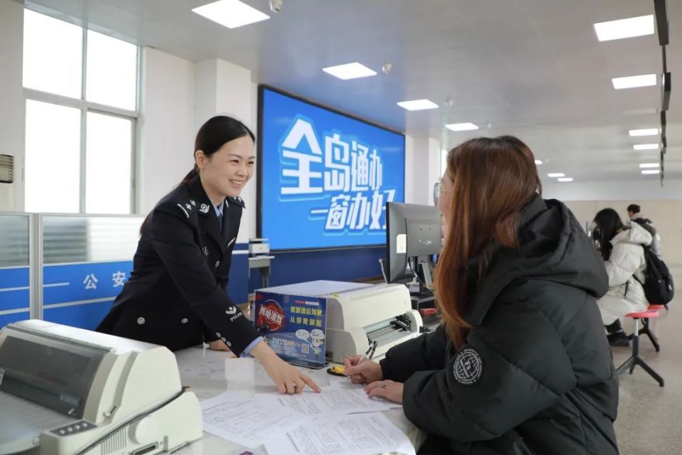 鼓楼分局社会治安整体防控实战中心民警迅速介入,通过报警平台及时